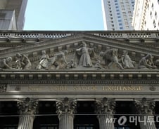 [뉴욕마감]에너지·금융↑ vs 유틸리티·통신↓ '혼조'…다우 11월 5.5%↑