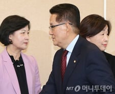 탄핵 처리 '5일 혹은 9일'…국회 통과 여부는 '오리무중'