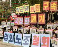 [단독]국정교과서 '비선 검토진'도 우편향…"촛불 민주주의는 무법천지"