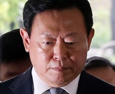 신동빈 롯데 회장, 최순실 청문회 Q&A '열공'