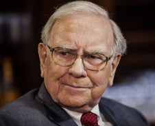 트럼프 싫다던 버핏, 수혜는 가장 커…버크셔 시총 '460조원'