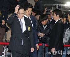 말 아낀 재계 총수들… 인파·취재경쟁에 '장터'된 국회