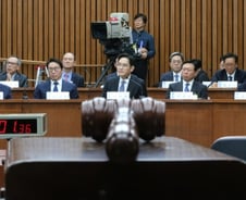 '사상 초유' 재벌 총수 청문회…그룹마다 의혹 '공방'