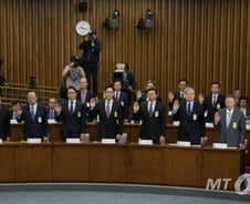 "전경련 해체 반대하면 손드세요"…'거수 청문회'