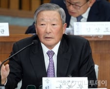 구본무 LG그룹 회장, 국정조사 청문회 질의없어 귀가