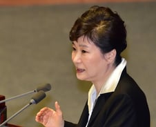 靑 "朴대통령, 세월호 당일 아침엔 머리손질 안 받았다"