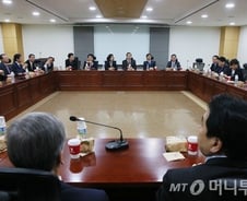 與 비박 33명 "반드시 탄핵 가결시키겠다"