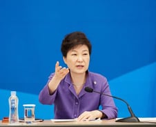 朴대통령 "탄핵심판 담담하게 대응"…자진사퇴 거부