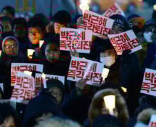 탄핵 후 첫 촛불, "끝 아닌 시작" 얼마나 모일까?