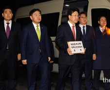 [탄핵가결]헌재 "청와대에 송달 완료…16일까지 대통령 답변서 제출해야"