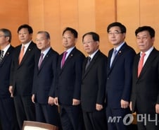 유일호, 경제단체장 만나 "경제 운용 지혜와 협조 당부"