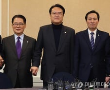 손잡은 여야, '포스트 탄핵' 협치 틀 마련할까(종합)