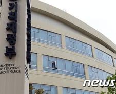 [단독] 기재부, '낙하산 입김차단', 공공기관 집행임원제 검토
