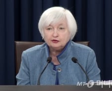 재닛 옐런 "완전 고용 위해 재정정책 명백히 필요한 상황 아니다"