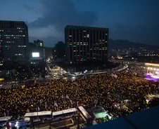 24·31일도 평화촛불, 참가자 줄어도 "끝까지 간다"