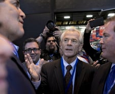 "中 때문에 美공장 7만곳 폐쇄"…트럼프 反中 지휘자된 나바로