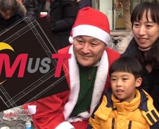 [영상]촛불·프리허그… 크리스마스 이브의 광화문