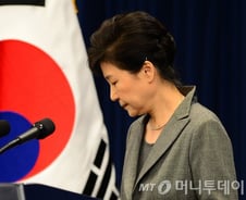 朴대통령, 참모들과 '조촐한 성탄절'…"나라걱정 많이 하셨다"