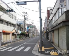 한낮에 셔터내린 日상점거리… 韓도 '가까운 미래'