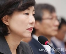 조윤선 장관 "재벌 사모에게 최순실 소개, 사실 아냐…법적대응"