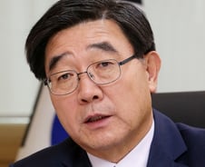 "근로기준법 개정만으로 일자리 최소 7만개… 머뭇거릴 이유 없다"