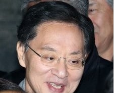 [정두언의 정치상식]경제는 정치다