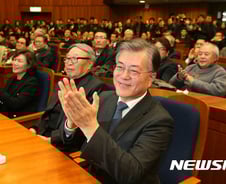 [뷰300]文 야구사랑, '무쇠팔' 최동원부터 '코끼리' 김응용까지