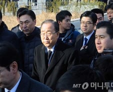 [the300 레터]373억·479억·3000억…'흙수저' 반기문의 고민