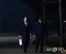 이재용 구속영장 기각…21시간만에 귀가 삼성 "안도"