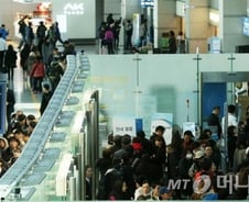 편의점 도시락 먹고 여행가고…'혼설족' 명절나기