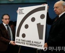 트럼프, 지구종말 30초 당겼다…지구종말 시계 종말까지 2분30초