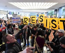 "'反 이민 행정명령', 작은 비용에 불과"…美 안팎으로 반발