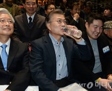 문재인 "반기문 불출마 안타까워…자문·조언 구하고 싶어"