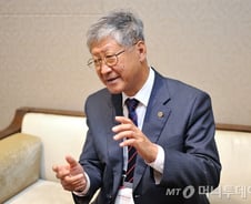 '초학제 연구’ 최초 도입…기초과학계 ‘맏형’ 김두철 IBS 원장