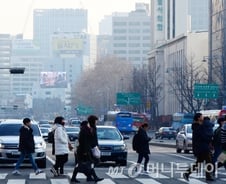금요일에 4시 퇴근…단축근무제 추진한다