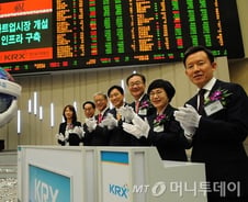 [단독]거래소 지주사 전환·공익재단 출연, 상임위 통과 전망