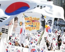 [단독]'100만' 주장 탄기국, 태극기는 '5만장' 구입