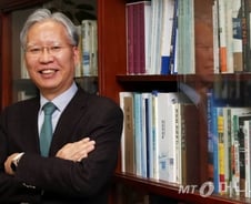 나눔·소통 좋아하는 '강줌마'…IT 활용 강조하는 '디지로그 판사'