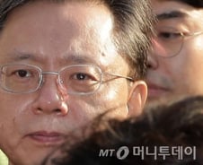 특검이 못잡은 1인 우병우, 11개 범죄사실 모두 檢으로