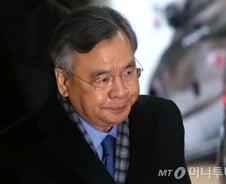 "수사 절반 그쳐 국민 소망 다 못이뤄" 고개 숙인 朴 특검