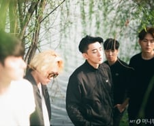 '뼛속'까지 촌스러운 복고…1992년생들의 록밴드 생존기