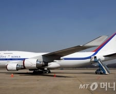 탄핵선고 앞두고 '대통령 전용기 목격'…"망명준비"vs"가짜뉴스"