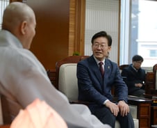 이재명, 탄핵심판 D-1 "국민이 원하는 결론이 바람직"