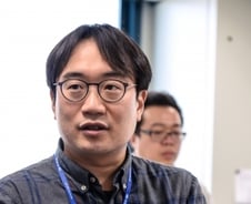 해외 각지서 찾는 현대車 로봇 직접 입어보니…