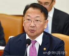 유일호 부총리 재산 7.5억원…채무 2.2억원 상환