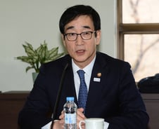 이준식 교육장관 재산 19억…1년새 2억↑