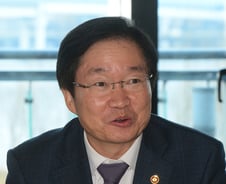 김영석 해수부 장관, 재산 7.2억원 신고…2.5억원↑