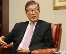 40년 민간 금융 베테랑에서 국책은행 수장으로 