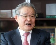 "삼성전자 같은 기업 몇 개만 더 있어도 한국 무시 못한다"