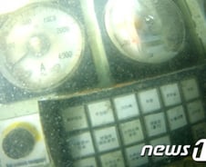 [단독] 세월호 침몰 직후 평형수 눈금 '0'…조타실 첫 공개